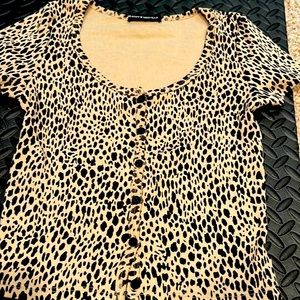 Brandy Melville cropped tee with buttons